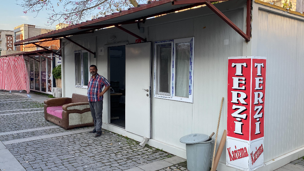 Depremzede esnaf, konteyner iş yerinde hizmet vermeyi sürdürüyor