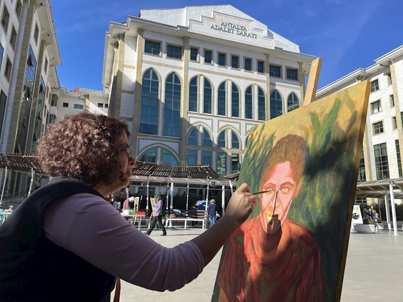 Antalya Adliyesinin bahçesi 