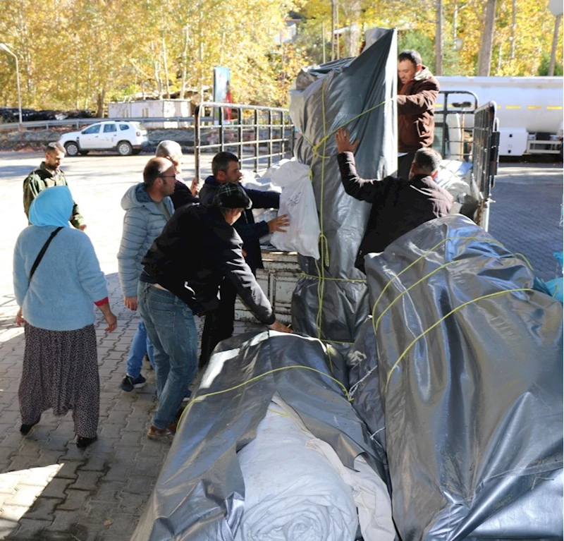 Adana’da besicilere yaşam çadırı desteği yapıldı
