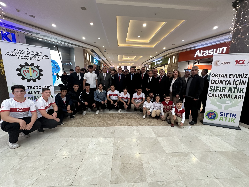 Sanata dönüştürülen atık demir malzemeler sergilendi