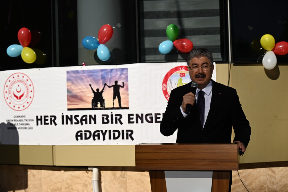 Özel öğrenciler koro gösterisi sundu şiir ve şarkılar seslendirdi