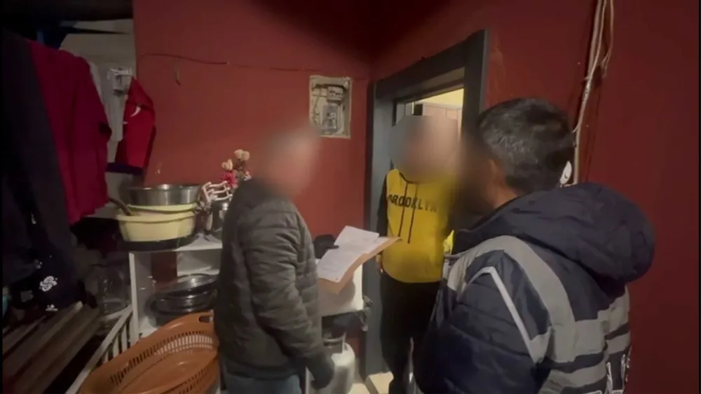 Osmaniye’de, 42 suç kaydı ve 15 yıl hapis cezasıyla aranan şahıs yakalandı