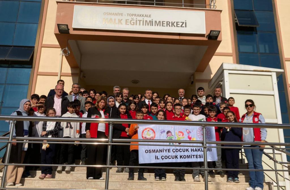 Gazi ve şehit aileleri söyleşide öğrencilerle buluştu