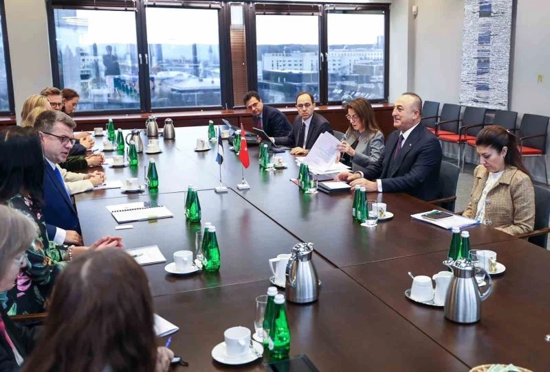 Bakan Çavuşoğlu, Estonyalı mevkidaşı Reinsalu ile görüştü