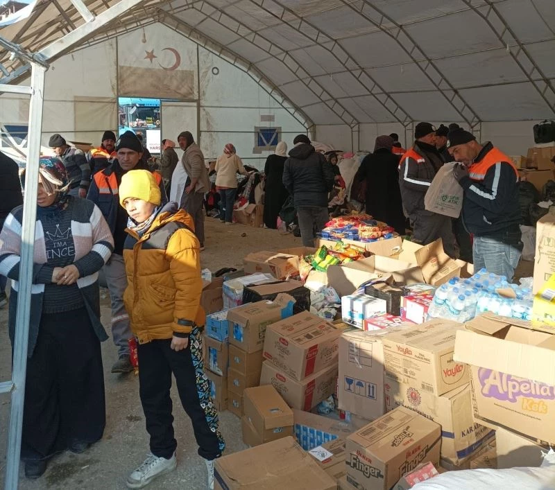 Sungurlu yardım ekipleri deprem bölgesinde yaraları sarıyor
