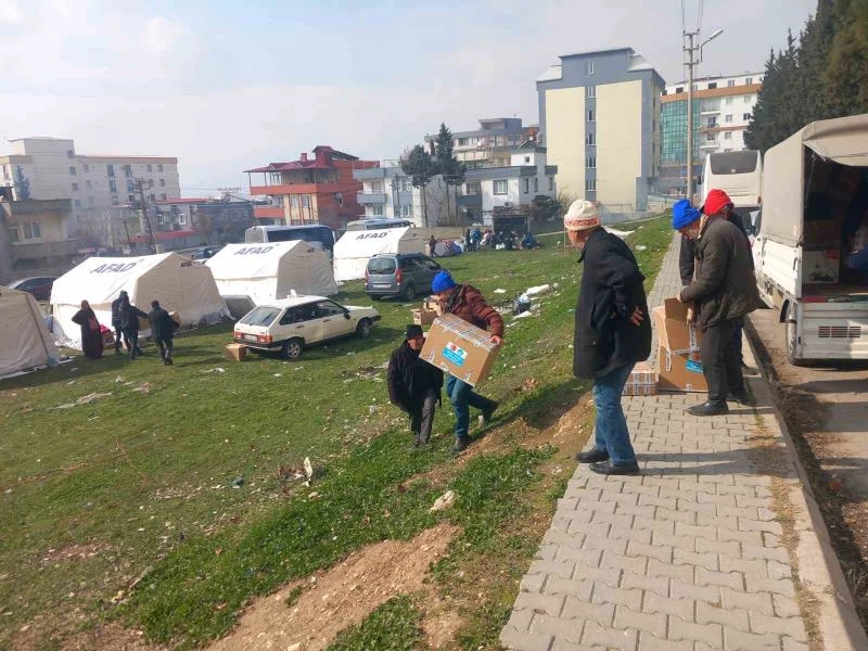 Körfez Belediyesi, Kahramanmaraş’ta 8 ekip ile 103 mahallede çalışma yürütüyor

