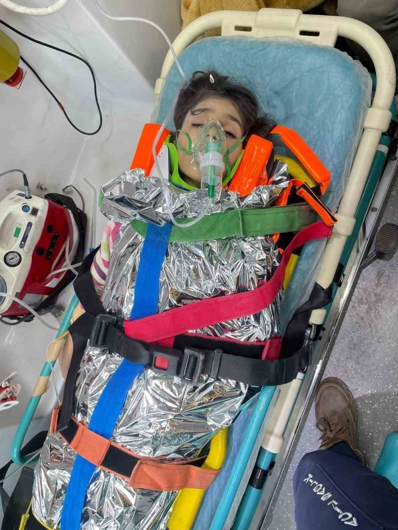 Hatay’da 8 yaşındaki Rüveyda 153 saat sonra enkaz altından kurtarıldı
