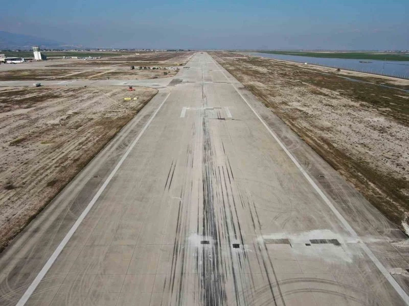 İGA’nın onardığı Hatay Havalimanı pisti havadan görüntülendi
