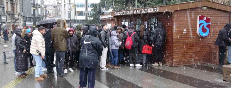 Trabzonspor taraftarları Basel maçına yoğun ilgi gösteriyor
