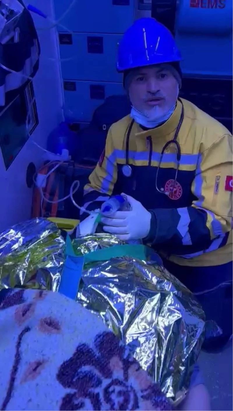 Enkazdan çıkan teyzenin ilginç diyaloğu
