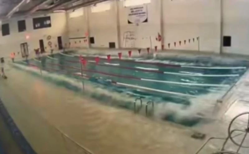 Depremin şiddetiyle havuzda tsunami meydana geldi
