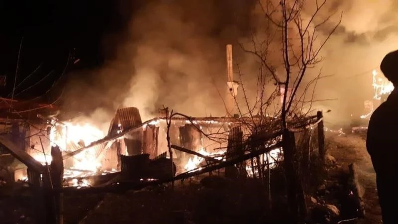 Bolu’da bitişik haldeki 5 ev yandı
