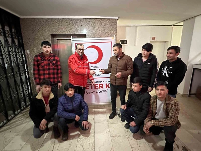 Afganistanlı gençlerden duyarlı bağış
