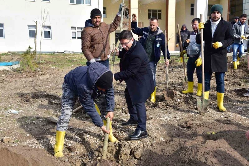 Balıkesir Üniversitesinde Fidan Dikim etkinliği gerçekleştirildi
