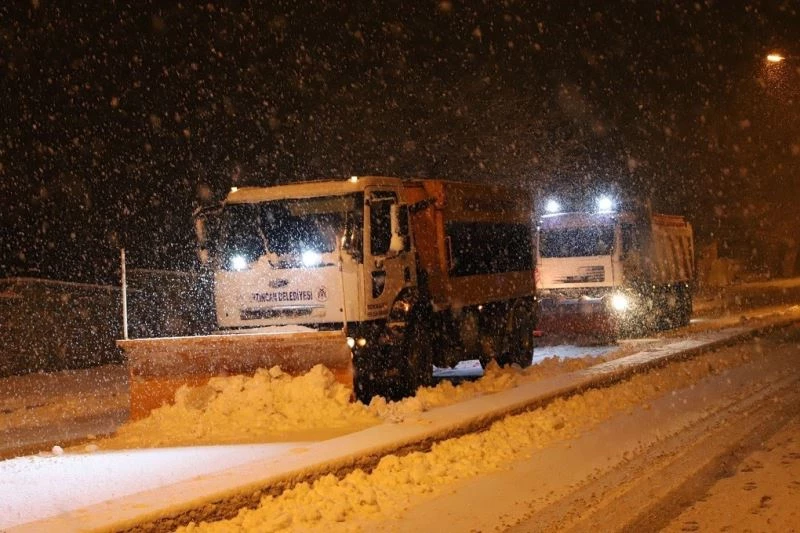 Erzincan’da kar küreme çalışmaları
