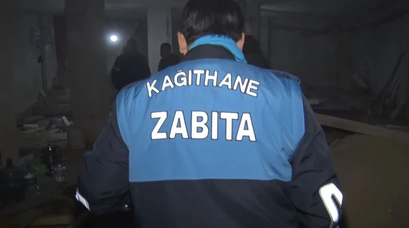 İstanbul’da akılalmaz olay: Zemine 1.5 metrelik kaçak kat indi
