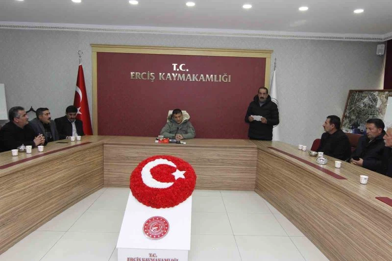 Erciş’teki muhtarlardan deprem bölgesi 85 bin TL yardım
