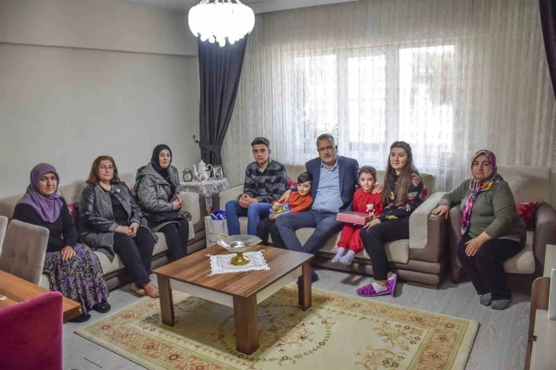 Karacabey’e yerleşen depremzedelere Başkan Özkan’dan ziyaret
