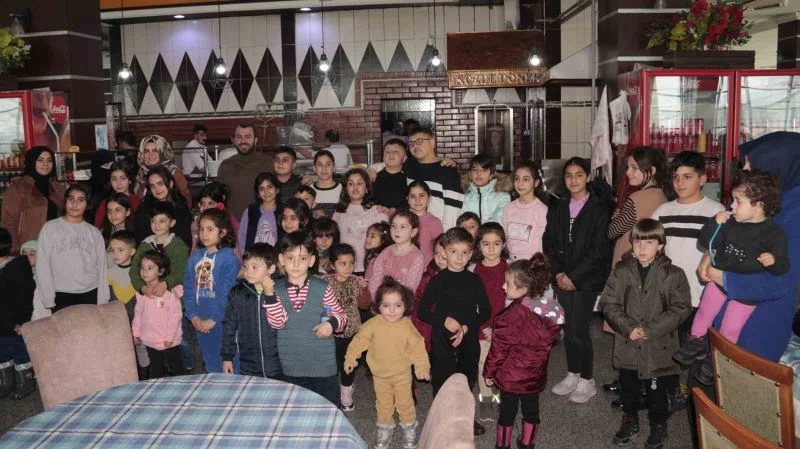 Depremzede çocuklar oyun salonunda doyasıya eğlendi
