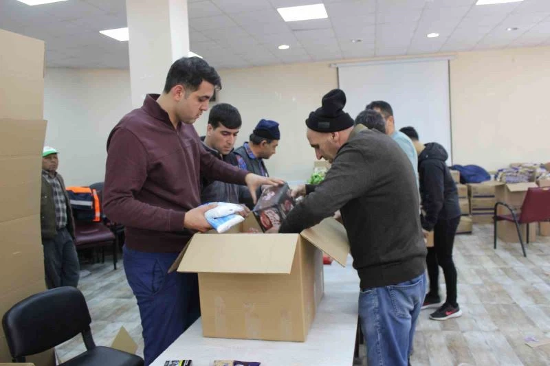 Beylikova Kaymakamı Atak, ilçede toplanan yardımları depremzedelere bizzat teslim etti
