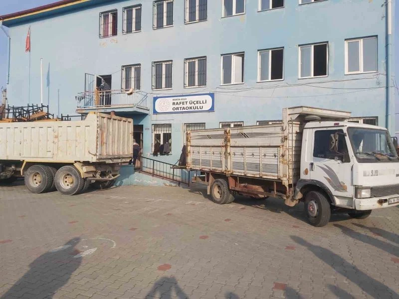 Kula’da bir okul daha boşaltıldı
