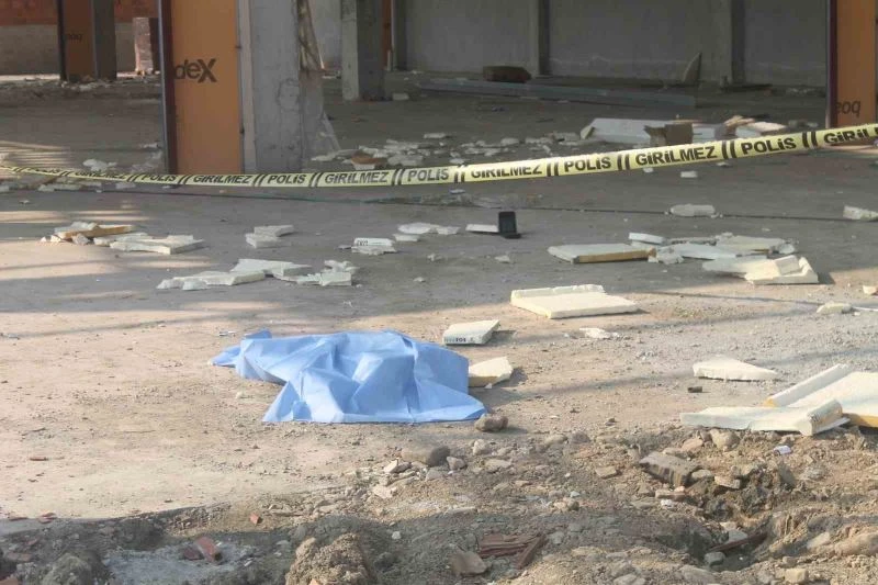 Çatıdan düşen işçi hayatını kaybetti
