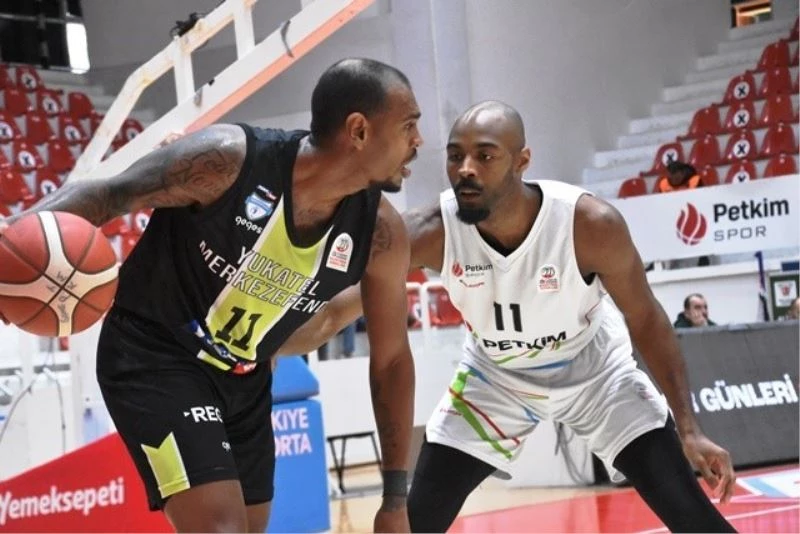 Depremzedeler için sahaya çıktılar
