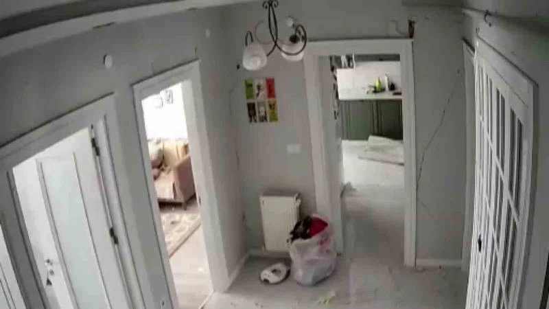 Malatya’da 5.6’lık deprem anı kamerada
