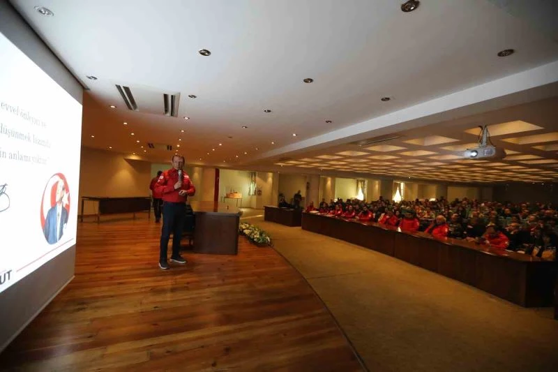 AKUT Selçuk ekibi yeni gönüllüleri bilgilendirdi
