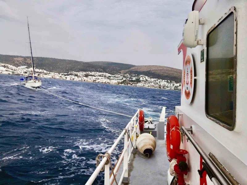 Sürüklenen 15 metrelik tekneyi KIYEM ekipleri kurtardı
