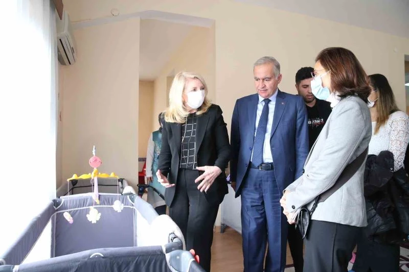 UNİCEF Genel Direktörü Catherine Russell depremzede çocukları ziyaret etti
