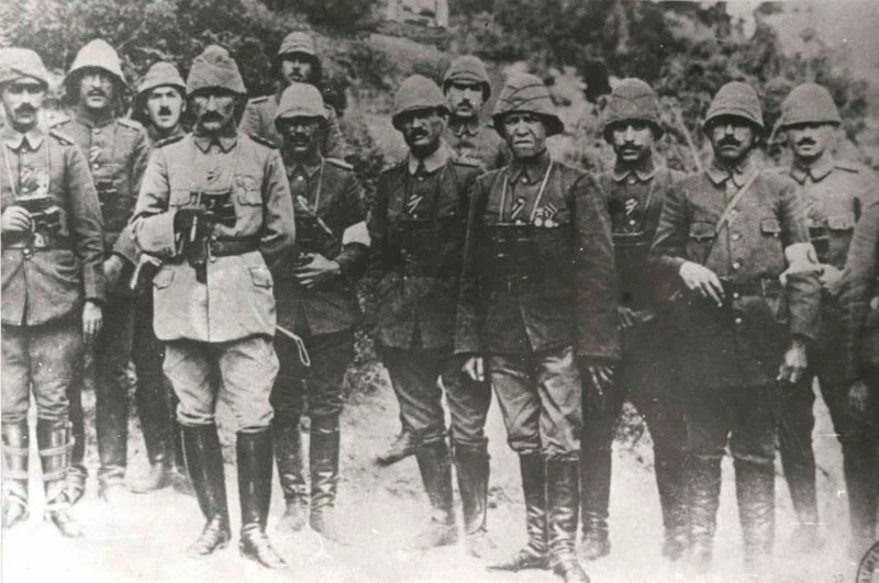(Özel) Anafartalar Kahramanı Mustafa Kemal Atatürk cephede savaşırken, 2 bine yakın emir yazdı
