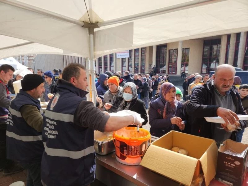 365 bin afetzede Samsun Büyükşehir’in yemek çadırından faydalandı
