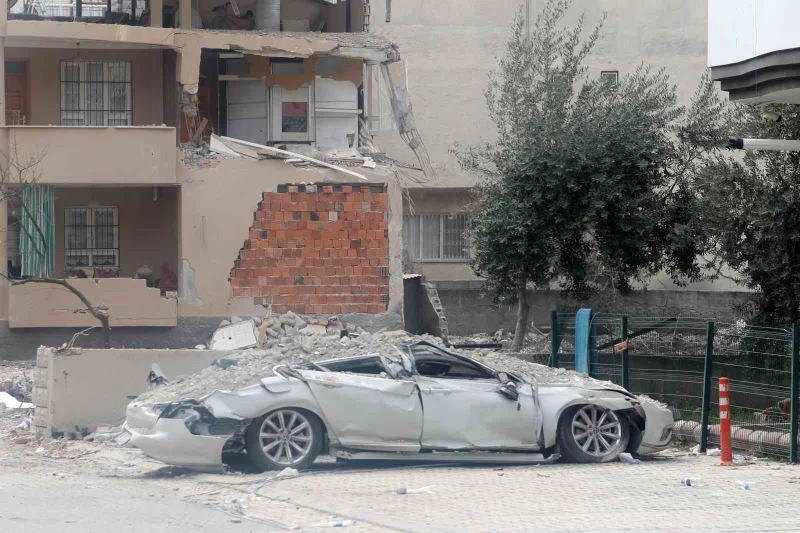 Muhtar mahallesini vatandaşlarla yeniden inşa ediyor