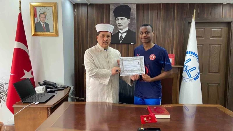 Gabonlu Arthur Müslüman oldu, İbrahim ismini aldı
