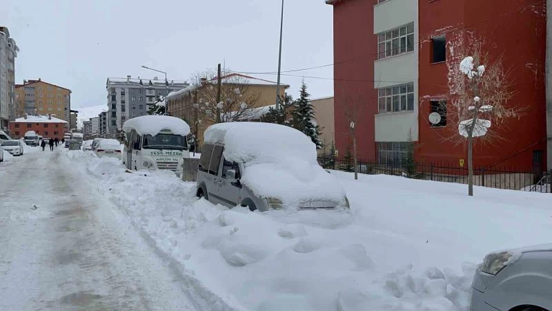 Bitlis’te kar esareti devam ediyor
