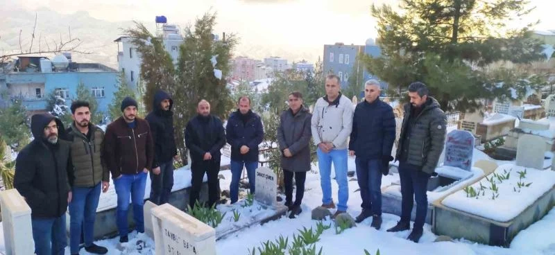 Şırnaklı Gazeteci Davut Çimen mezarı başında anıldı
