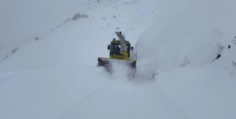 En kurak kışını geçiren Arıcak’ta kar kalınlığı bir metreyi geçti
