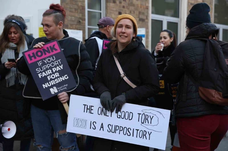 İngiltere’de hemşireler 2 günlük grev ilan etti
