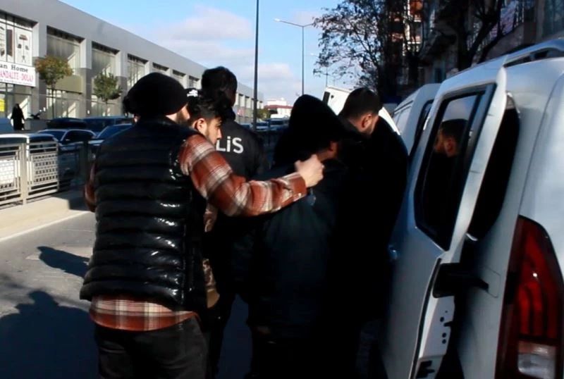 Kırklareli’nde polisin dur ihtarına uymayan araçtan kaçak göçmen çıktı
