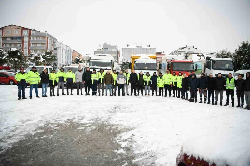 Çayırova’dan 33 kişilik ekip ve 13 araç Hatay’a doğru yola çıktı
