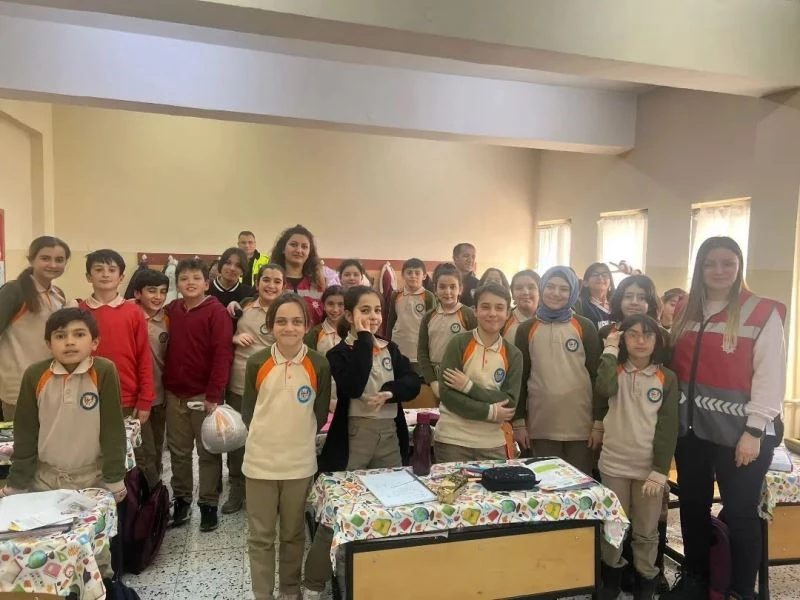 Öğrencilere suçtan korunma yöntemleri anlatılıyor
