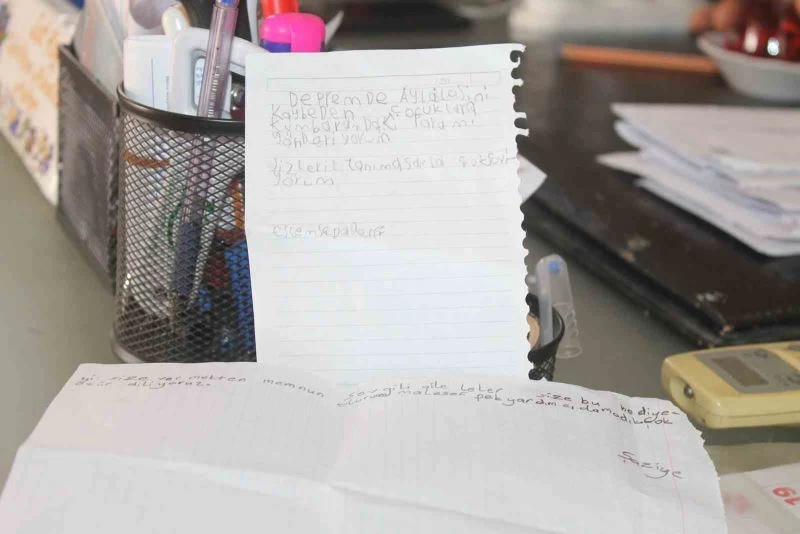 Minik yürekler depremzede çocuklar için kumbaralarını bağışladı
