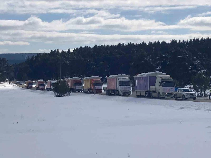 Bolu’dan deprem bölgelerine 555 araç yardım gönderildi
