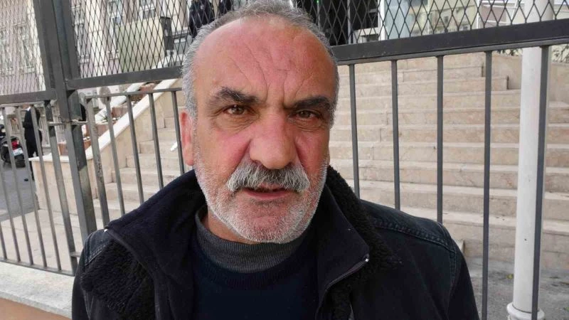 Kız öğrenciler, 14 yaşındaki kızı saçlarından tutup dövdü
