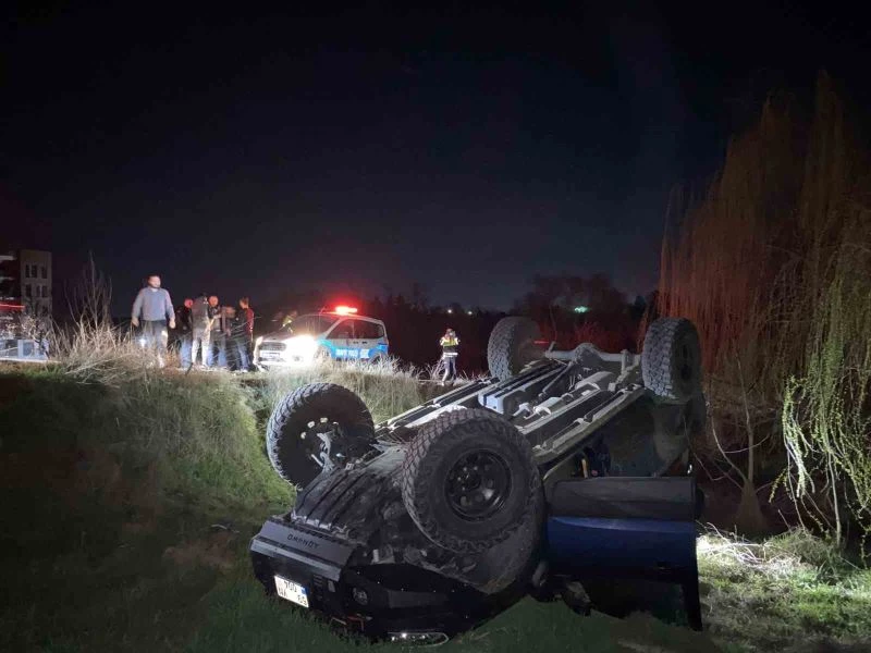 Takla atan araçtan burnu bile kanamadan kurtuldu
