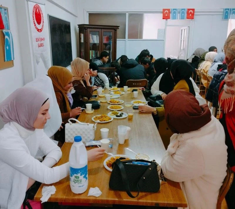 Eskişehir’de okuyan Türk Dünyası öğrencileri, Türklüğünün yöresel lezzetleri etrafında toplandı
