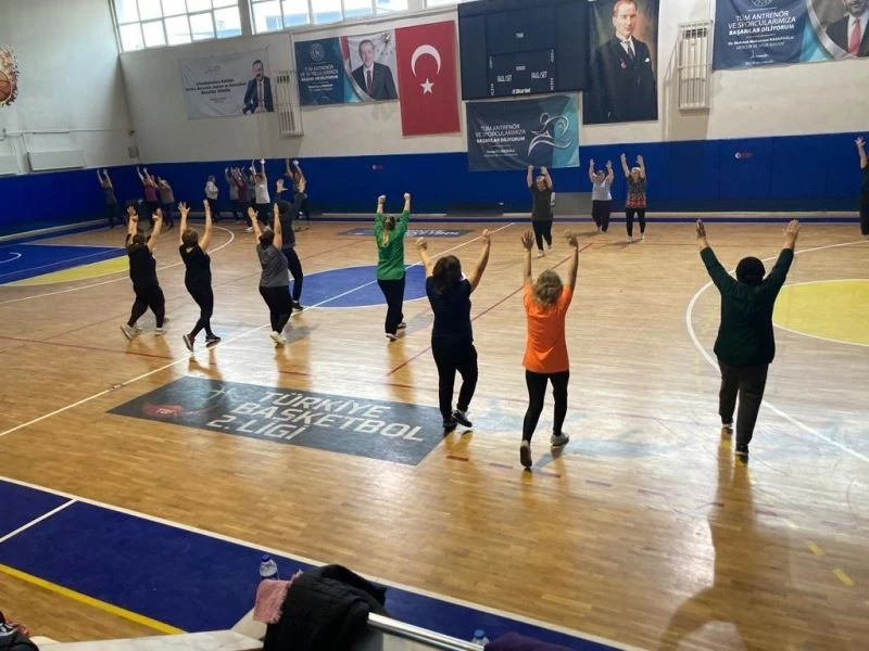 Nazillili kadınlar güne sporla başlıyor
