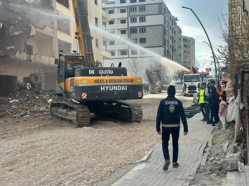 Şırnak’ta depreme dayanıksız 2 bina yıkılıyor
