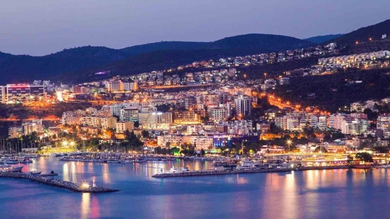 Kuşadası, yaşamak ve yatırım yapmak isteyenler için cazibe merkezi oldu
